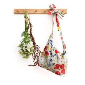 MOONID JA MARTSIKAD LINA TÕMBLUKUGA KOTT