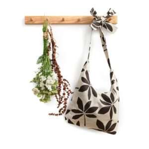 PRUUNID LEHED LINA TÕMBLUKUGA KOTT