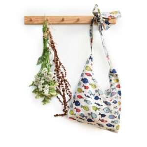 VÄRVILISED VÄIKESED KALAD LINA TÕMBLUKUGA KOTT