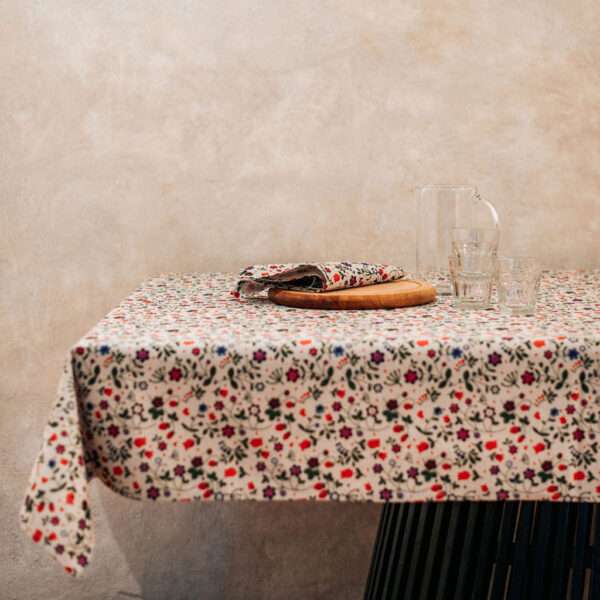 WILD STRAWBERRY AND FLOWERS LINEN TABLECLOTH WILD STRAWBERRY AND FLOWERS LINEN TABLECLOTH