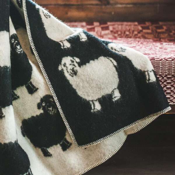 Wool blanket throw - black sheep Wool blanket throw - black sheep