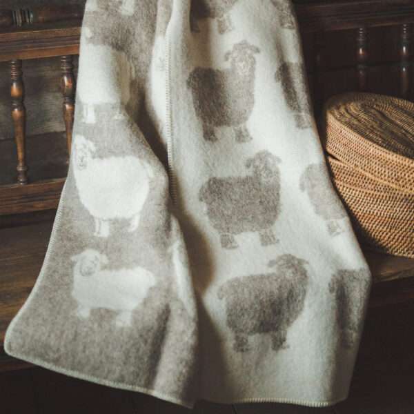 Wool blanket throw - beige sheep Wool blanket throw - beige sheep
