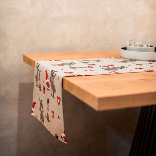 CHRISTMAS REINDEER LINEN RUNNER CHRISTMAS REINDEER LINEN RUNNER
