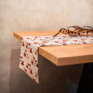 RED FOXES LINEN RUNNER