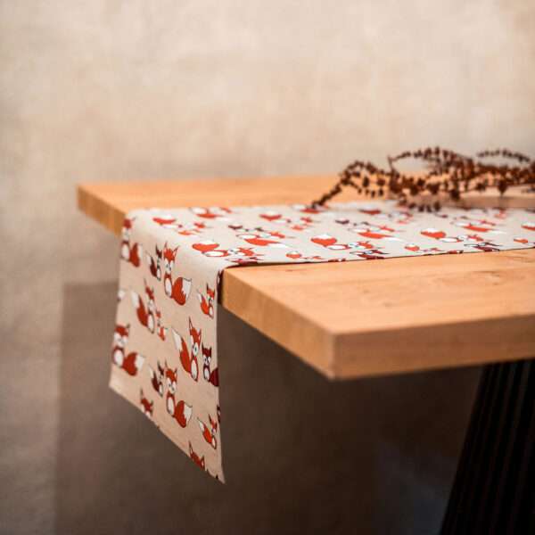 RED FOXES LINEN RUNNER