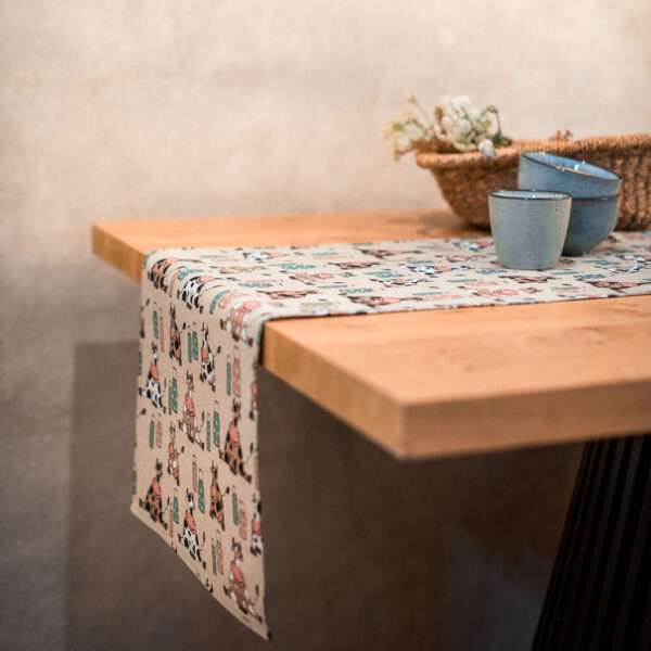 COWS LINEN RUNNER