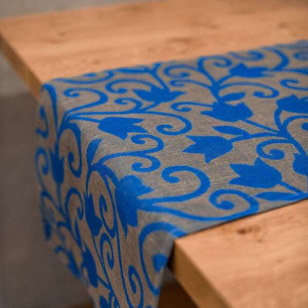 BLUE FLOWER ORNAMENT LINEN RUNNER BLUE FLOWER ORNAMENT LINEN RUNNER
