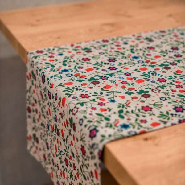 WILD STRAWBERRY AND FLOWERS LINEN RUNNER WILD STRAWBERRY AND FLOWERS LINEN RUNNER