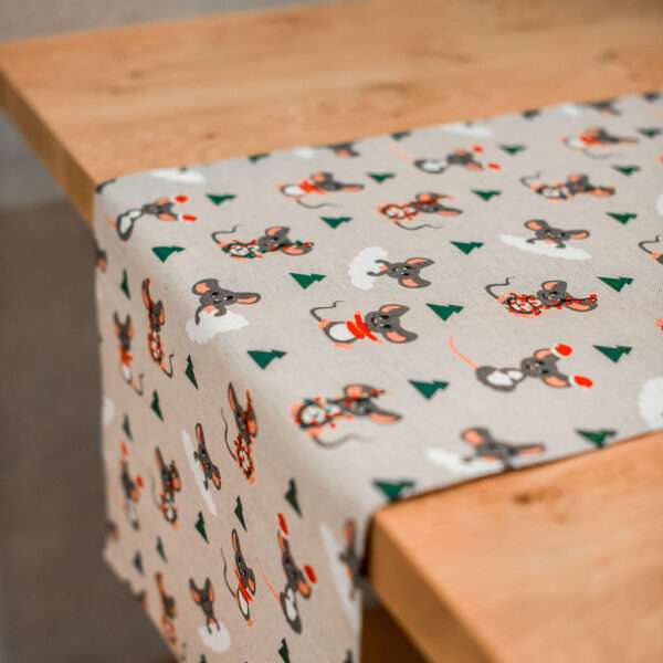 CHRISTMAS MOUSE LINEN RUNNER CHRISTMAS MOUSE LINEN RUNNER