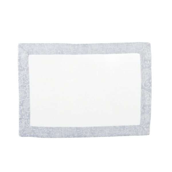 Klassikaline valge linane lauamatt heleda sinise Paisley äärega