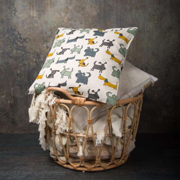 Linen pillow case in dogs pattern Linen pillow case in dogs pattern