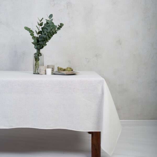 Plain white tablecloth Plain white tablecloth