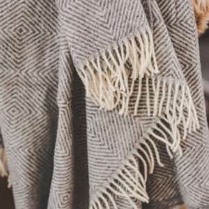 Wool Throw with Fringes "Grey Rombs"