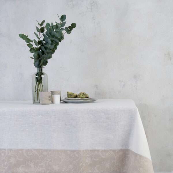 CLASSIC WHITE LINEN TABLECLOTH WITH FIELDFLOWER BORDER CLASSIC WHITE LINEN TABLECLOTH WITH FIELDFLOWER BORDER