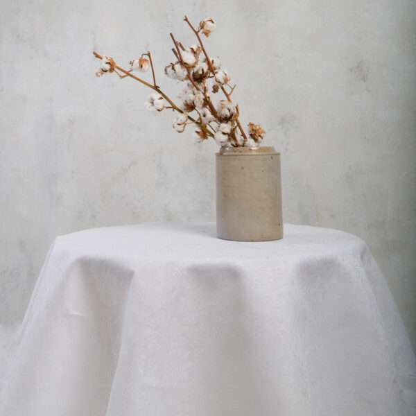 WHITE FLOWER ORNAMENTS ROUND LINEN TABLECLOTH WHITE FLOWER ORNAMENTS ROUND LINEN TABLECLOTH