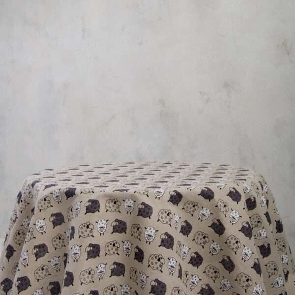 Round linen tablecloth in sheep pattern Round linen tablecloth in sheep pattern