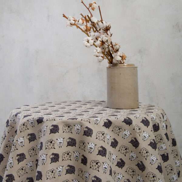 Round linen tablecloth in sheep pattern Round linen tablecloth in sheep pattern