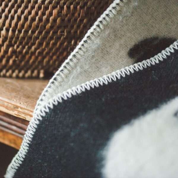 Wool blanket throw - black sheep Wool blanket throw - black sheep