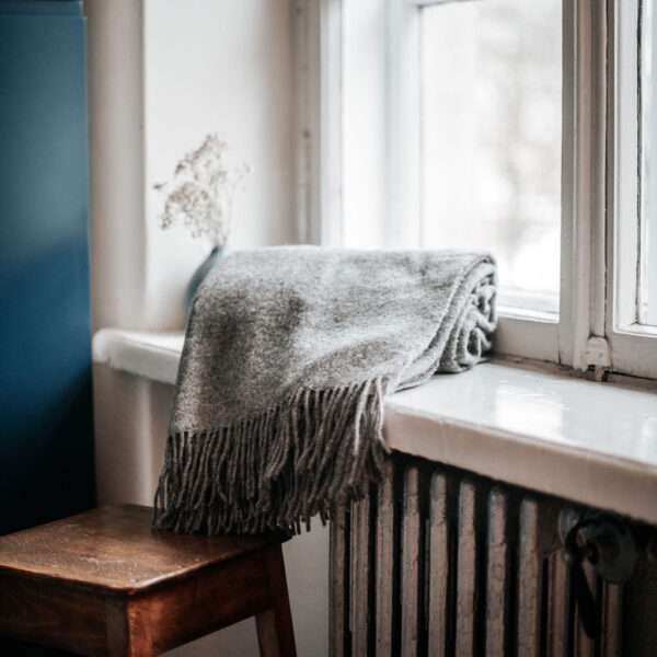 Grey Wool Throw with Fringes Grey Wool Throw with Fringes