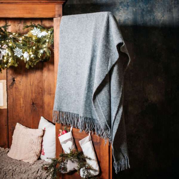 Grey Wool Throw with Fringes Grey Wool Throw with Fringes