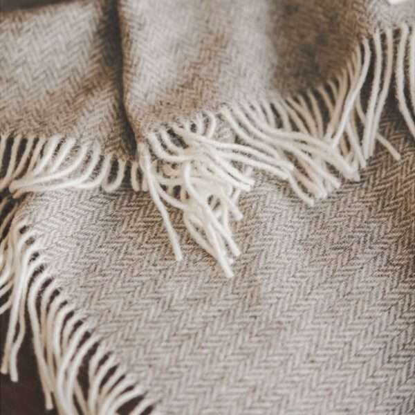 Wool Throw with Fringes "Beige Herringbone Pattern"