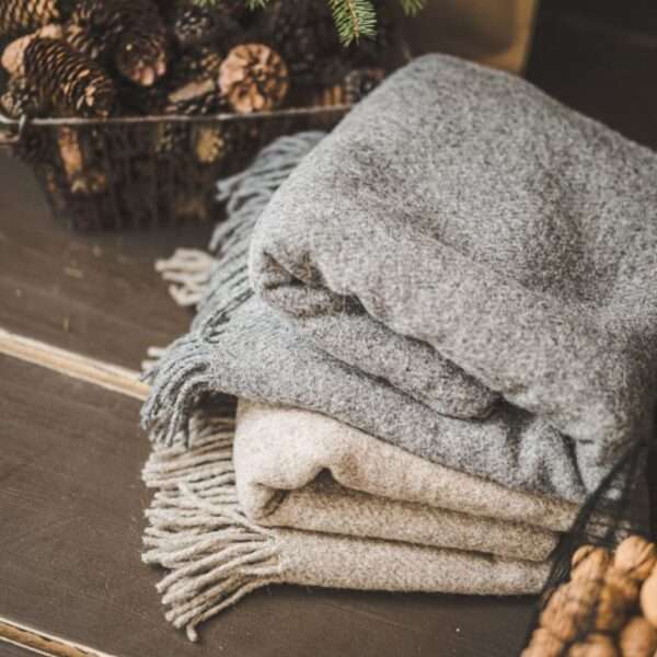 Grey Wool Throw with Fringes Grey Wool Throw with Fringes