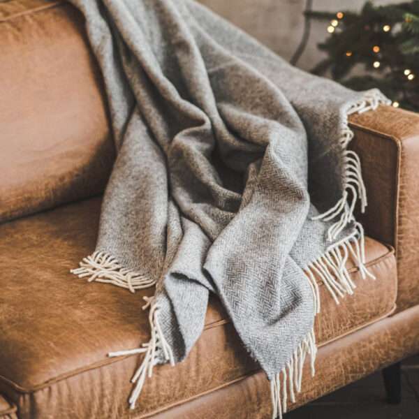 Wool Throw with Fringes "Grey Herringbone Pattern" Wool Throw with Fringes "Grey Herringbone Pattern"