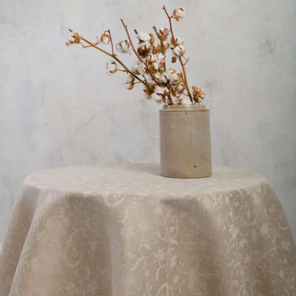 Classic Fieldflower Round Linen Tablecloth Classic Fieldflower Round Linen Tablecloth