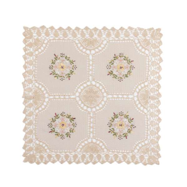 Puuvillane heegeldatud pits paelaga tikitud linasest laudlinast - beežid lilled